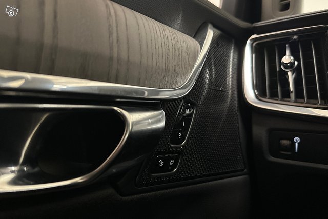 Volvo V90 16