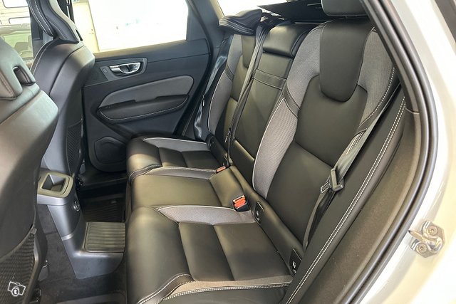 VOLVO XC60 11