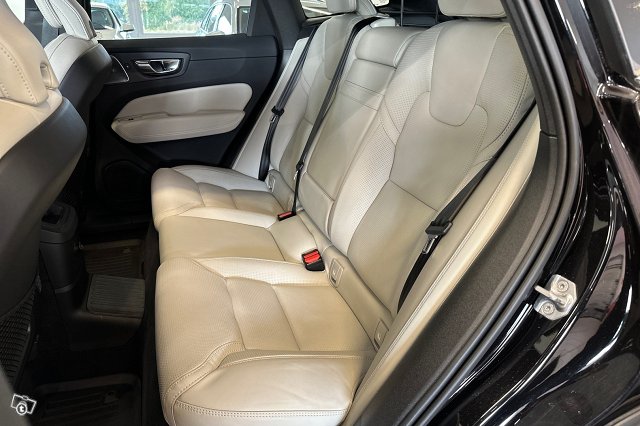 Volvo XC60 11