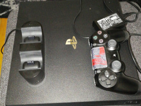 Playstation 4 Pro + lataustelakka ja pari peliä, Pelikonsolit ja pelaaminen, Viihde-elektroniikka, Lahti, Tori.fi Playstation 4 Pro + lataustelakka ja pari peliä, Pelikonsolit ja pelaaminen, Viihde-elektroniikka, Lahti, Tori.fi