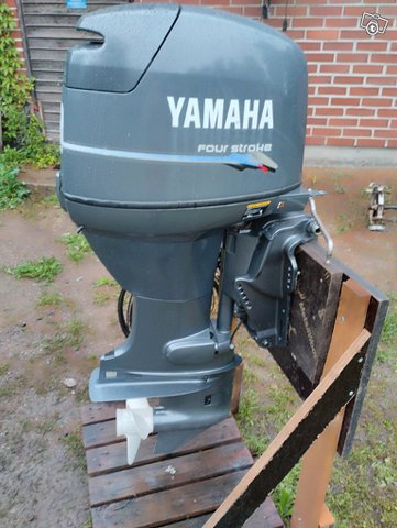 Yamaha F50 nelitahtiperämoottori, kuva 1
