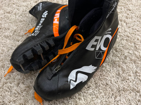 Karhu Race Carbon EVO (perinteinen), koko 40, Hiihto, Urheilu ja ulkoilu, Seinäjoki, Tori.fi Karhu Race Carbon EVO (perinteinen), koko 40, Hiihto, Urheilu ja ulkoilu, Seinäjoki, Tori.fi