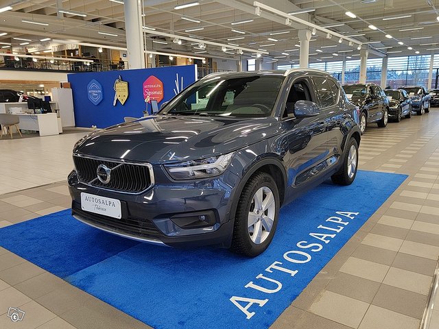 VOLVO XC40