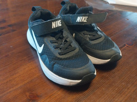 NIKE mustat lenkkarit, Lastenvaatteet ja kengät, Isokyrö, Tori.fi NIKE mustat lenkkarit, Lastenvaatteet ja kengät, Isokyrö, Tori.fi