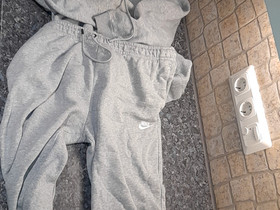 Nike tracksuit, Vaatteet ja kengät, Kauhava, Tori.fi Nike tracksuit, Vaatteet ja kengät, Kauhava, Tori.fi