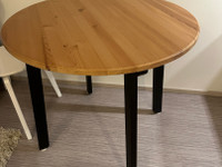 Ikean pyöreä ruokapöytä