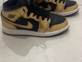 Nike Air Jordan 1 LIMITED EDITION koko 36,5, Lastenvaatteet ja kengät, Seinäjoki, Tori.fi Nike Air Jordan 1 LIMITED EDITION koko 36,5, Lastenvaatteet ja kengät, Seinäjoki, Tori.fi