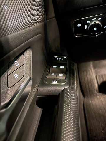 Mercedes-Benz B 12