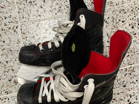 Bauer lasten hokkarit koko 34-35, Pelit ja muut harrastukset, Tampere, Tori.fi Bauer lasten hokkarit koko 34-35, Pelit ja muut harrastukset, Tampere, Tori.fi
