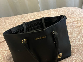 Michael Kors laukku, Laukut ja hatut, Asusteet ja kellot, Jyväskylä, Tori.fi Michael Kors laukku, Laukut ja hatut, Asusteet ja kellot, Jyväskylä, Tori.fi