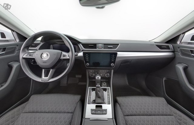 SKODA Superb 10