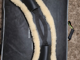 60 cm muotoiltu lampaankarvavyö, Satulat ja varusteet, Hevoset ja hevosurheilu, Janakkala, Tori.fi 60 cm muotoiltu lampaankarvavyö, Satulat ja varusteet, Hevoset ja hevosurheilu, Janakkala, Tori.fi