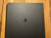 PlayStation 4 Slim 500G+4 peli+ohjain