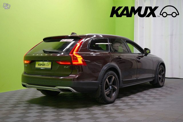 Volvo V90 Cross Country 4