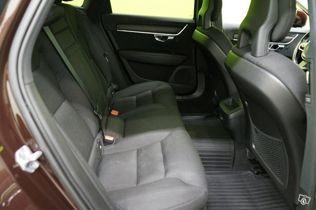 Volvo V90 Cross Country 12