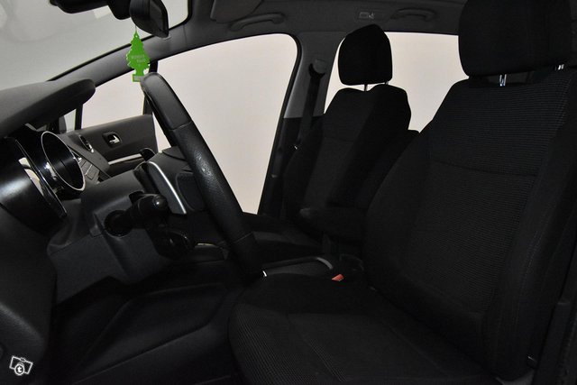 Peugeot 5008 11
