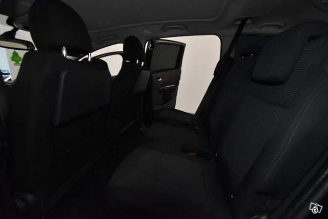 Peugeot 5008 12