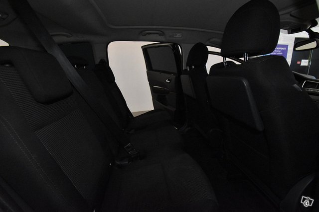 Peugeot 5008 13