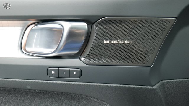 Volvo XC40 9