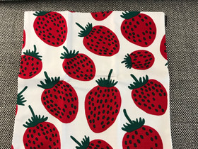 Marimekko Mansikka tyynynpäällinen, Matot ja tekstiilit, Sisustus ja huonekalut, Vantaa, Tori.fi Marimekko Mansikka tyynynpäällinen, Matot ja tekstiilit, Sisustus ja huonekalut, Vantaa, Tori.fi