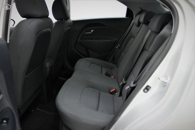 Kia Rio 7
