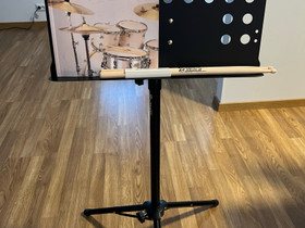 Komppisaurus kirja, nuottiteline ja rumpukapulat, Rummut, Musiikki ja soittimet, Porvoo, Tori.fi Komppisaurus kirja, nuottiteline ja rumpukapulat, Rummut, Musiikki ja soittimet, Porvoo, Tori.fi