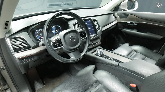 Volvo XC90 10