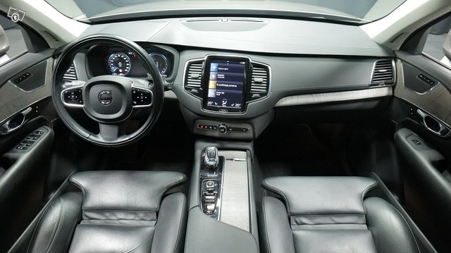 Volvo XC90 11