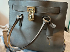 Michael Kors hamilton, Laukut ja hatut, Asusteet ja kellot, Pietarsaari, Tori.fi Michael Kors hamilton, Laukut ja hatut, Asusteet ja kellot, Pietarsaari, Tori.fi