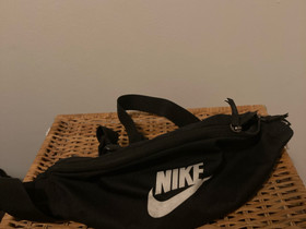 Nike vyölaukku, Laukut ja hatut, Asusteet ja kellot, Tampere, Tori.fi Nike vyölaukku, Laukut ja hatut, Asusteet ja kellot, Tampere, Tori.fi