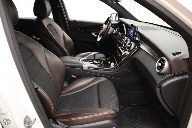 Mercedes-Benz GLC 12