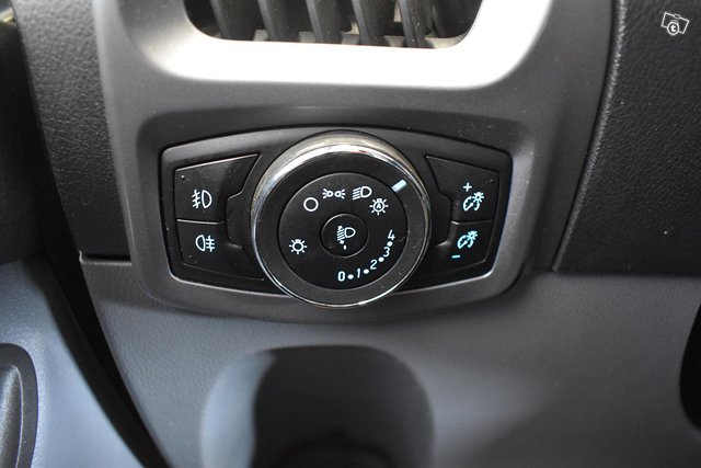 Ford Transit Custom 19