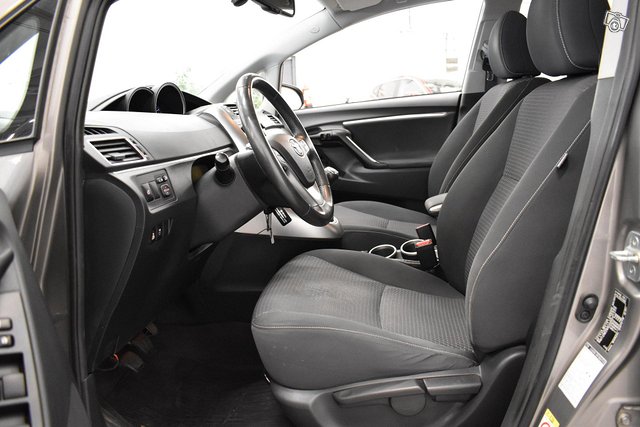 Toyota Verso 10