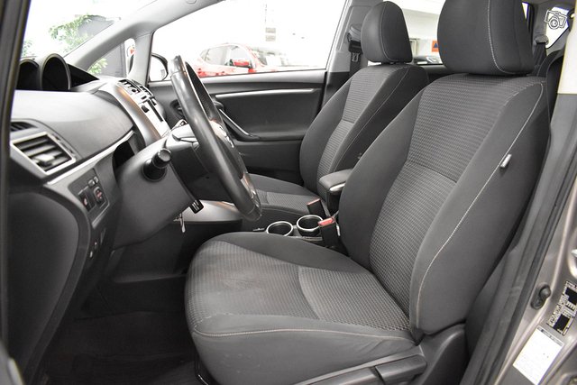 Toyota Verso 11