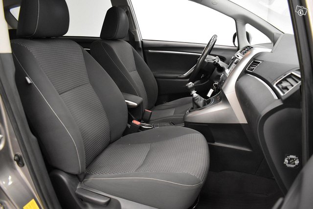 Toyota Verso 14