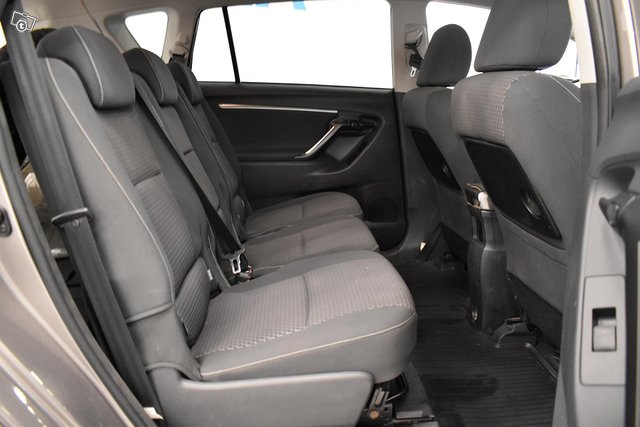 Toyota Verso 16