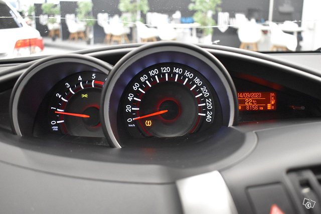 Toyota Verso 18