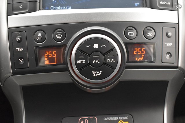 Toyota Verso 25