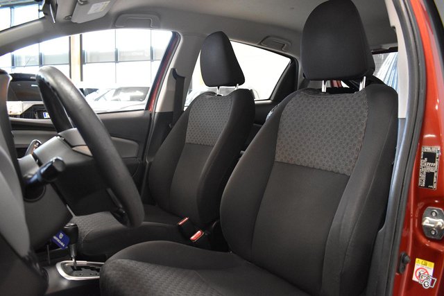 Toyota Yaris 12