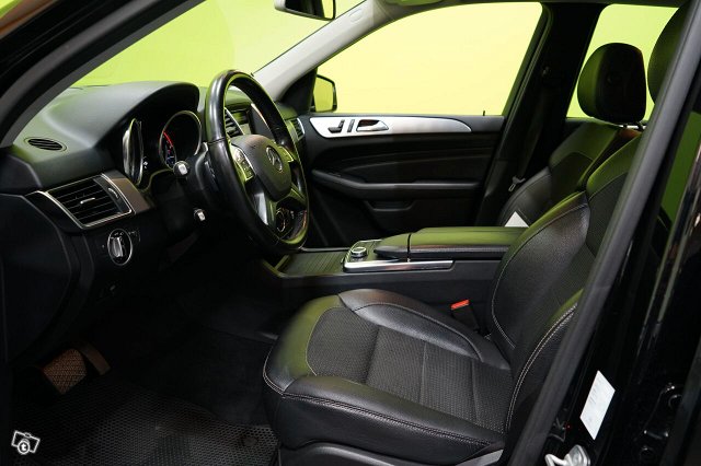 Mercedes-Benz ML 8