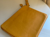 Lumi clutch tai tablettikotelo