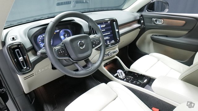 Volvo XC40 10