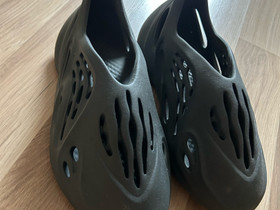 Yeezy foam rnr, Vaatteet ja kengät, Espoo, Tori.fi Yeezy foam rnr, Vaatteet ja kengät, Espoo, Tori.fi