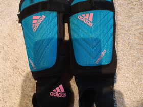 Adidas säärisuojat, Jalkapallo, Urheilu ja ulkoilu, Pori, Tori.fi Adidas säärisuojat, Jalkapallo, Urheilu ja ulkoilu, Pori, Tori.fi