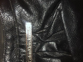 Calvin kleinin pieni laukku, Laukut ja hatut, Asusteet ja kellot, Raisio, Tori.fi Calvin kleinin pieni laukku, Laukut ja hatut, Asusteet ja kellot, Raisio, Tori.fi