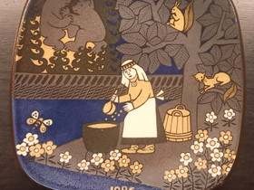 Arabia Kalevala vuosilautanen 1986, Antiikki ja taide, Sisustus ja huonekalut, Espoo, Tori.fi Arabia Kalevala vuosilautanen 1986, Antiikki ja taide, Sisustus ja huonekalut, Espoo, Tori.fi