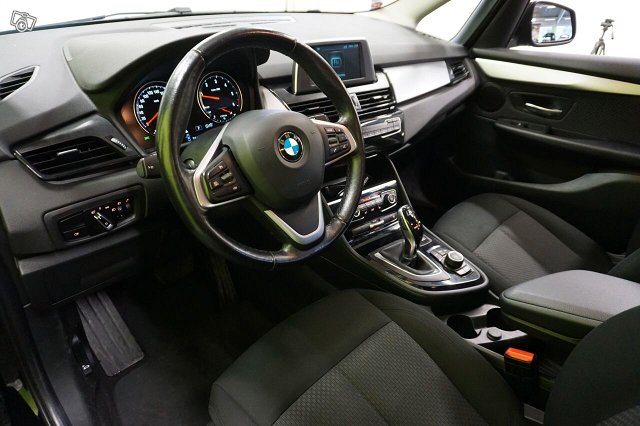 BMW 220 8