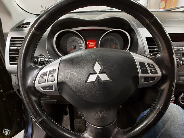 Mitsubishi OUTLANDER 20