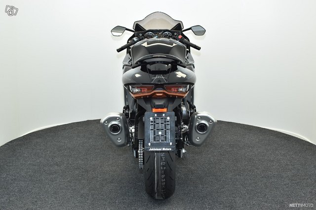 Suzuki GSX 7