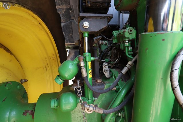 John Deere 6190R 17